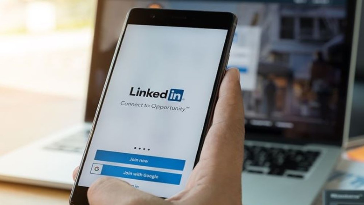 Ilustrasi. LinkedIn sedang menguji tampilan baru video vertikal mirip TikTok. (Foto: Istimewa)