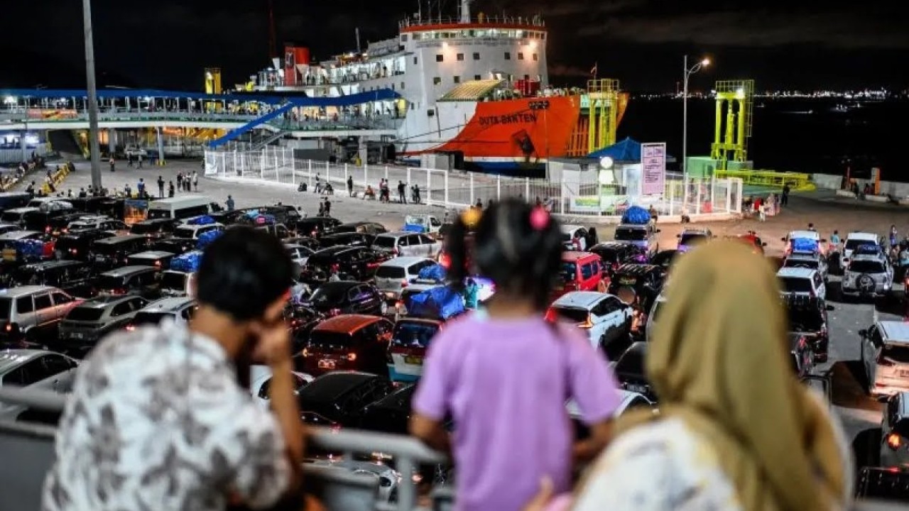 Kemacetan di area Pelabuhan Merak. (Antara)