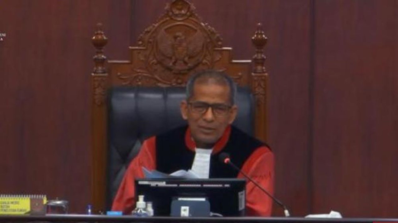 Hakim Konstitusi Saldi Isra. (Foto: Tangkapan layar YouTube Mahkamah Kosntitusi)