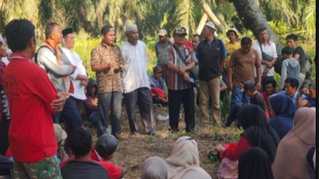 Masyarakat adat Nagari Aia Gadang.