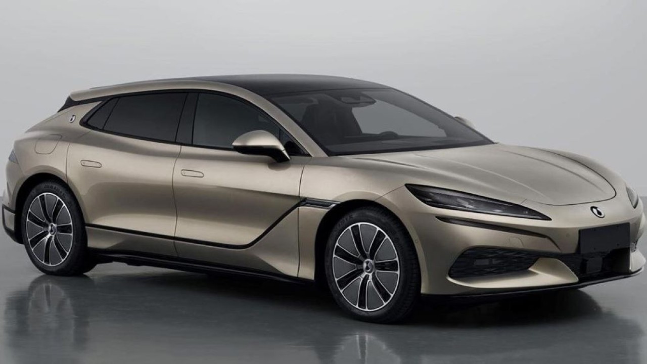 Mobil listrik Denza Z9 GT besutan BYD dan Mercedes-Benz. (Foto: Carscoops)