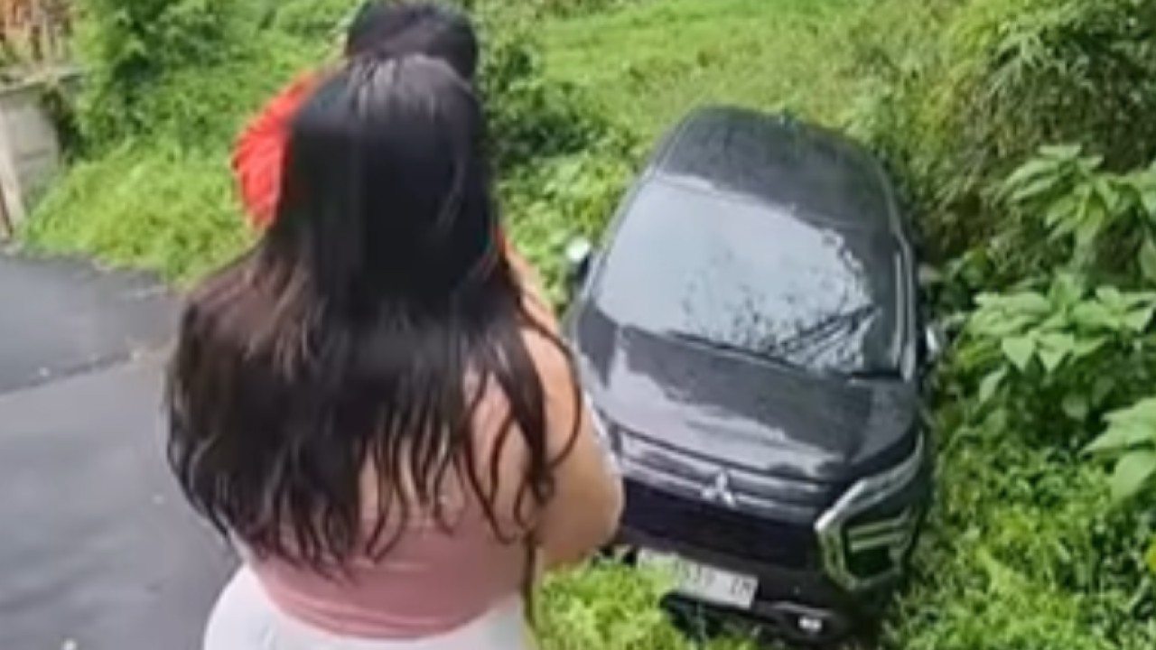 Mobil Nyungsep ke Parit (Instagram)