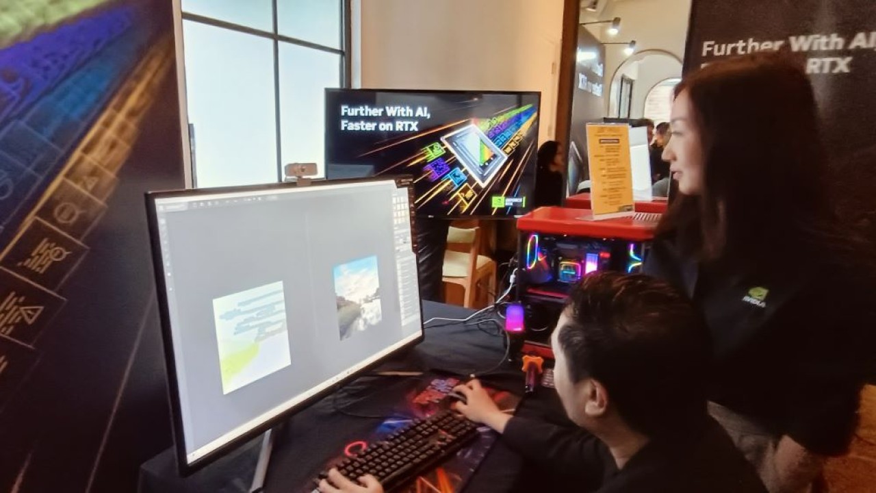 Adrian Lesmono mencoba kemampuan software AI Nvidia. (Foto: Adiantoro/NTV)