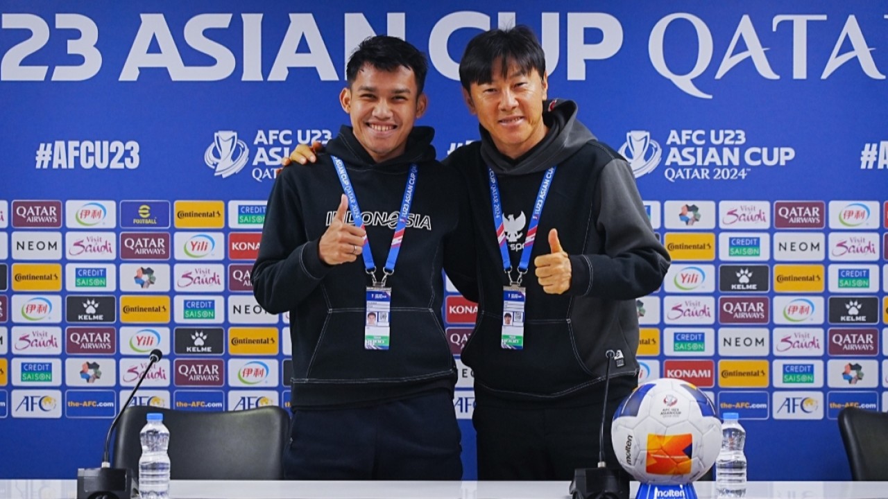 Pelatih Timnas Indonesia, Shin Tae-yong bersama Witan Sulaeman