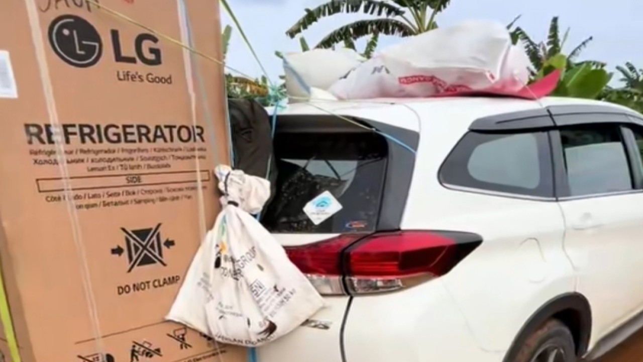 Pemudik mobil bawa kulkas (TikTok @uchok1046)