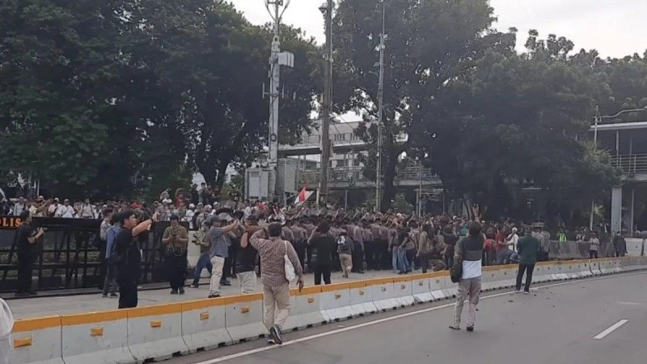 Pendemo di Patung Kuda. (Antara)