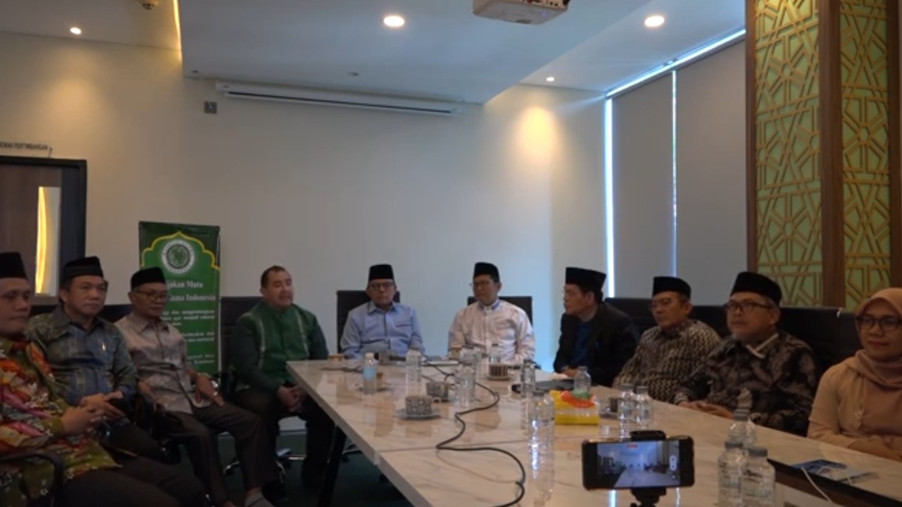 Pendeta Gilbert Lumoindong saat menyambangi kantor MUI. (YouTube)