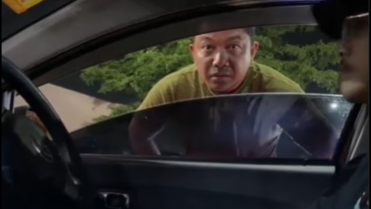 Seorang pengemudi Pajero yang mengaku sebagai anggota polisi berpangkat Kombes. (tangkap layar)