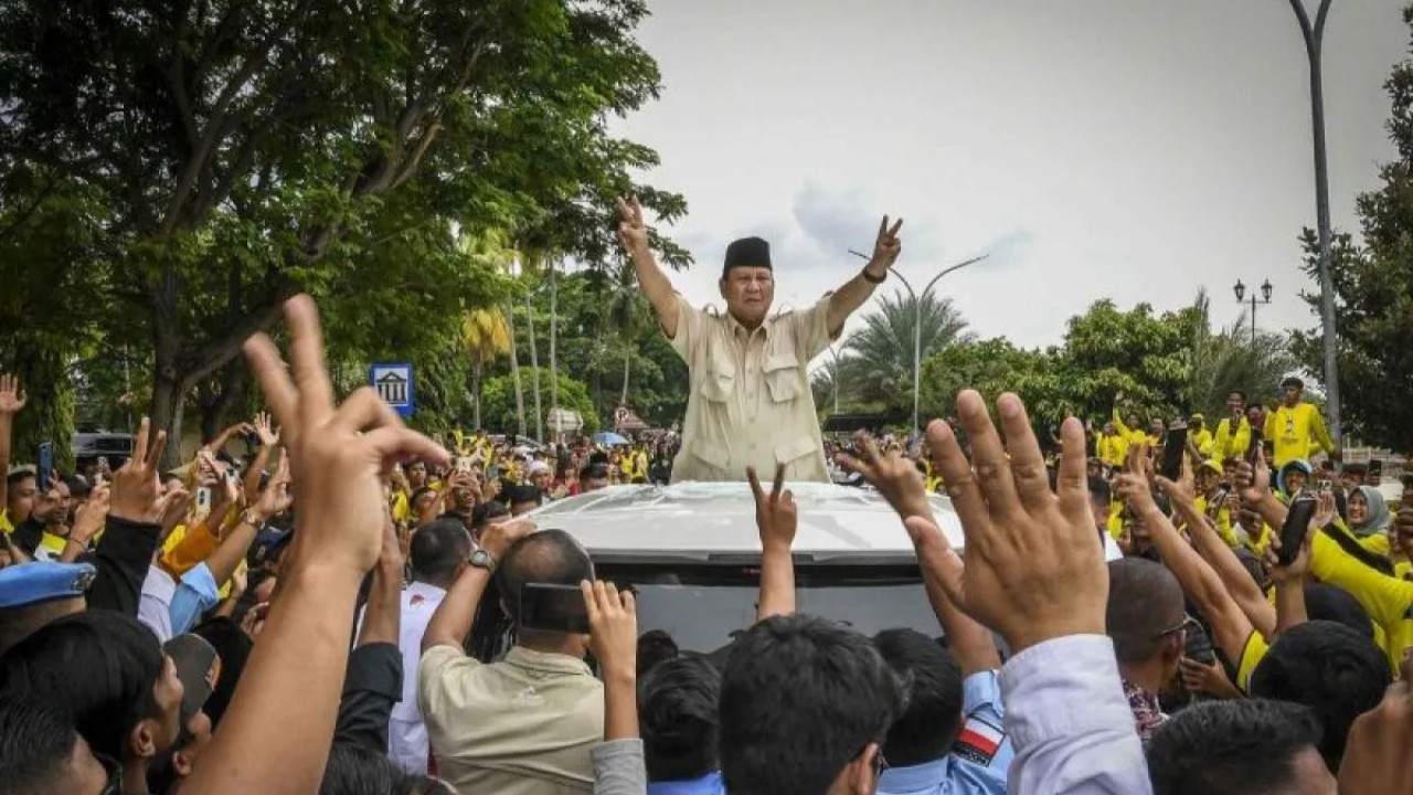 Prabowo Subianto bersama para pendukungnya. (Antara)