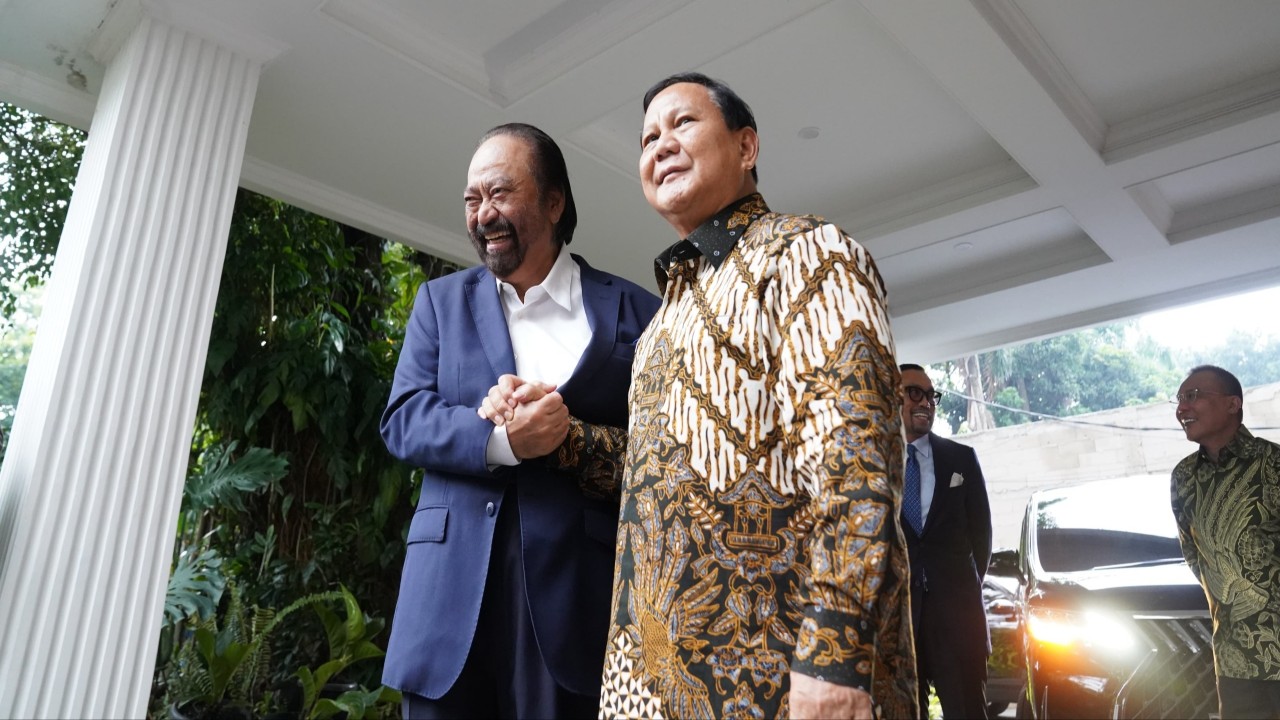 Ketua Umum NasDem Surya Paloh menemui presiden terpilih Prabowo Subianto di Kertanegara, Jakarta Selatan.