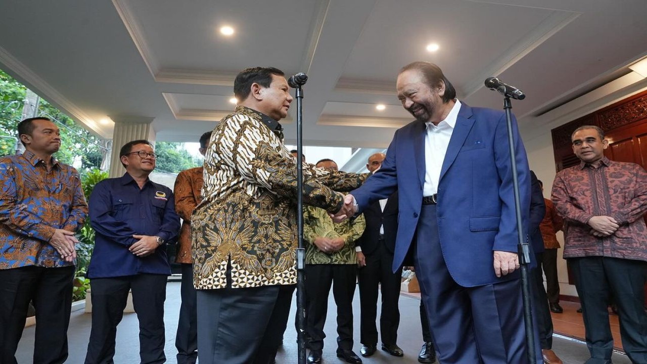 Presiden terpilih Prabowo Subianto (kiri) dan Ketua Umum Partai NasDem Surya Paloh (kanan) di kediaman Prabowo di kawasan Kartanegara IV, Kebayoran Baru. (Foto: Instagram/sufmi_dasco)