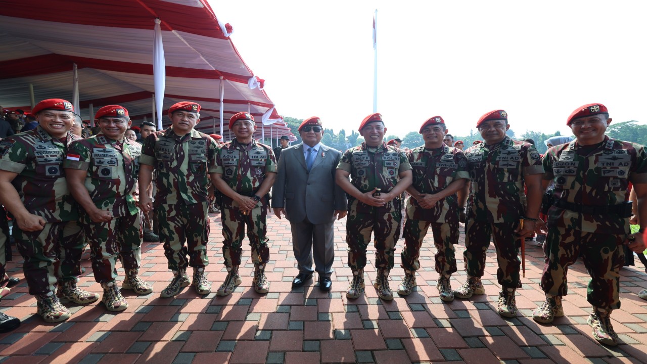 Menteri Pertahanan (Menhan) RI Prabowo Subianto hadiri upacara peringatan HUT ke 72 Kopassus di Lapangan Mako Kopassus