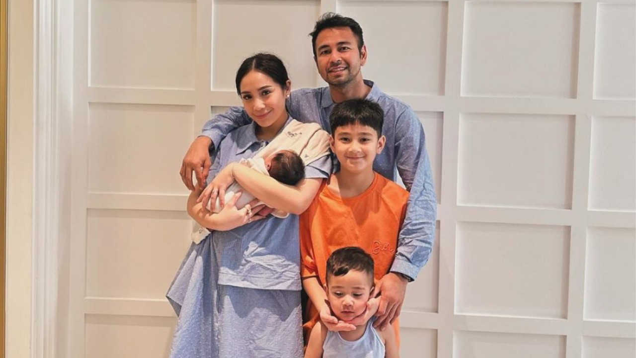 Raffi Ahmad dan Nagita Slavina didiga adopsi anak (Instagram)