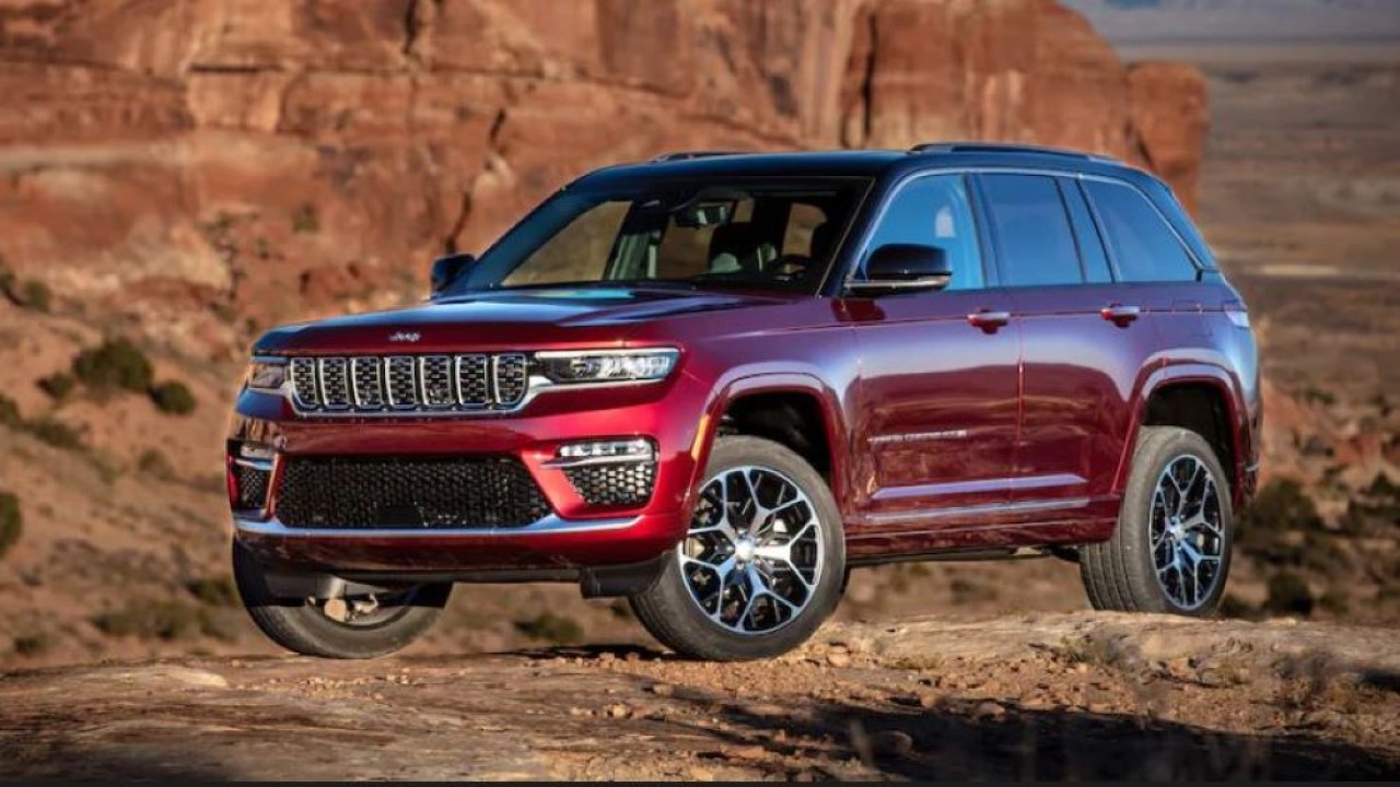 SUV Jeep Grand Cherokee menjadi salah satu kendaraan yang terdampak recall. (Foto: Istimewa)