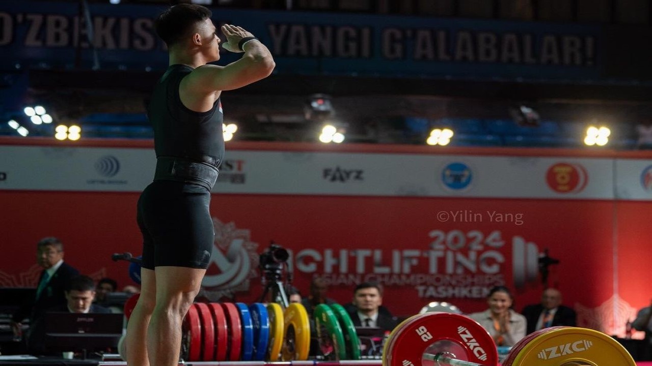 Atlet angkat besi Tanah Air, Rizki Juniansyah - foto: Instagram @rjuniansyah_