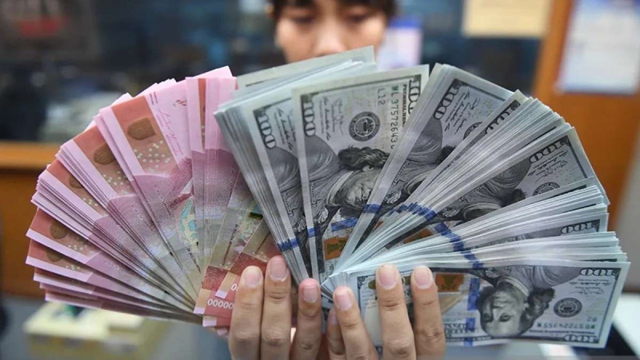 Mata uang Rupiah dan Dolar AS/ist