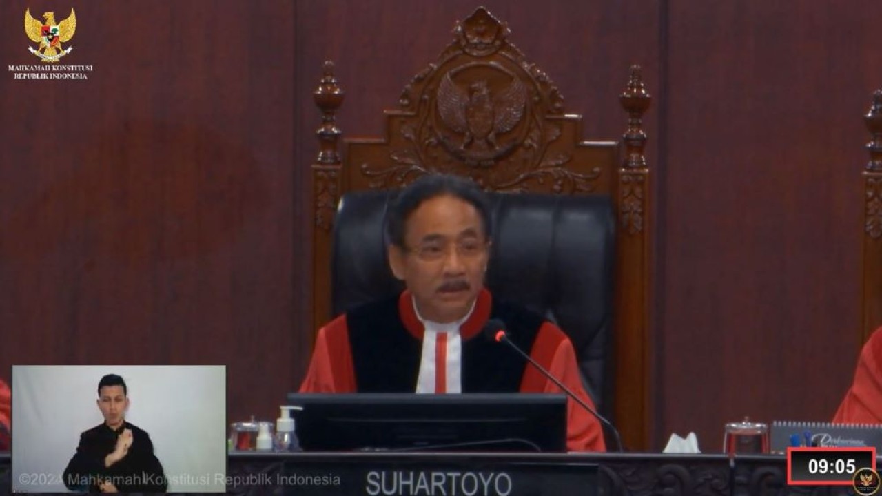Sidang pembacaan putusan ini dihelat di ruang sidang MK, Jalan Medan Merdeka Barat, Jakarta Pusat (Jakpus), dipimpin langsung Ketua MK Suhartoyo. (Foto: Tangkapan layar YouTube Mahkamah Konstitusi)
