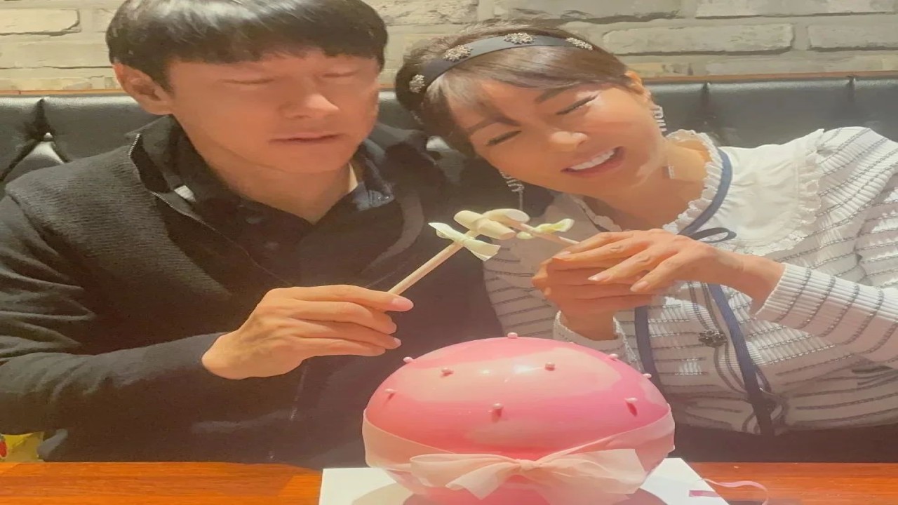 Shin Tae-yong bersama istrinya. (Instagram)