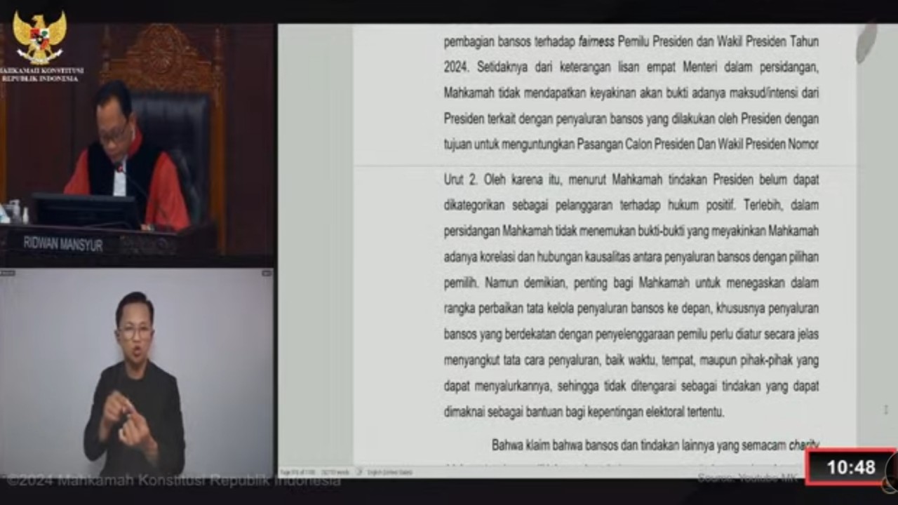 Pembacaan putusan sengketa hasil Pilpres 2024 oleh hakim MK, Ridwan Mansyur. (YouTube)