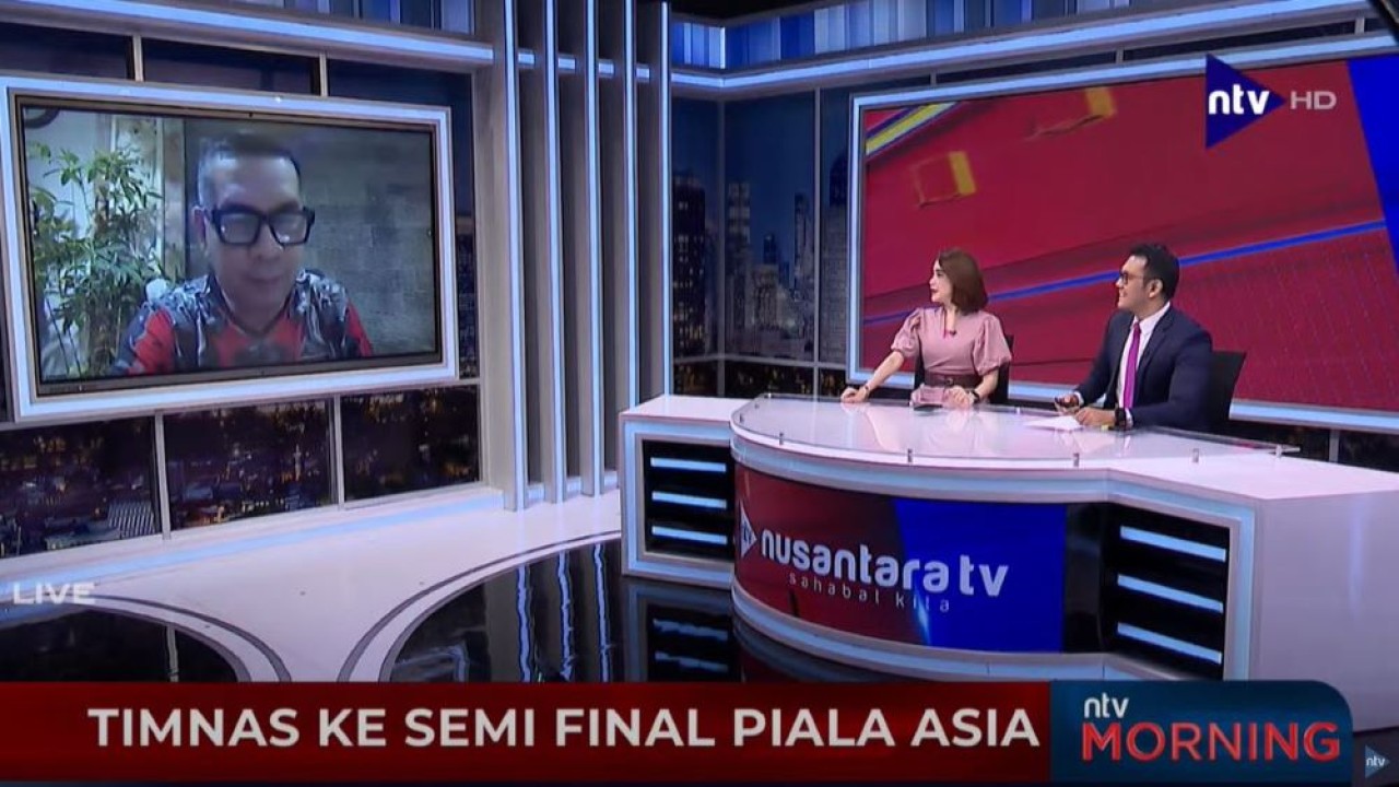 Pengamat sepak bola Ronny Pangemanan saat menjadi narasumber program NTV Morning di Nusantara TV, Jumat (26/4/2024) membahas timnas Indonesia lolos semifinal Piala Asia U-23.