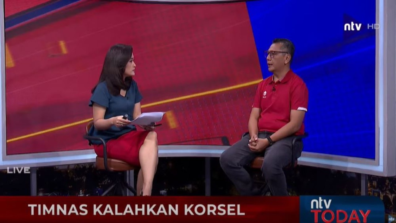 Pengamat sepak bola Kesit Budi Handoyo saat menjadi narasumber program NTV Today di Nusantara TV, Jumat (26/4/2024) membahas timnas Indonesia lolos semifinal Piala Asia U-23 2024.