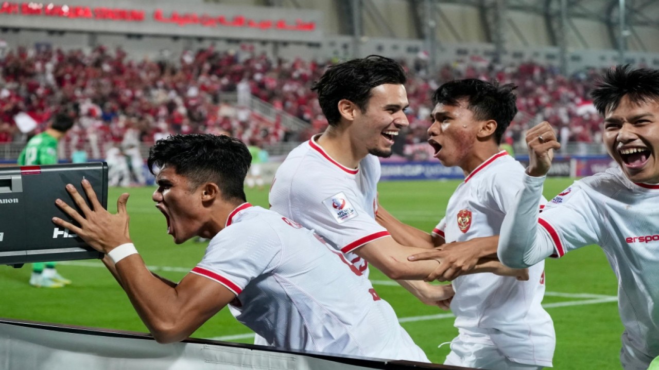 Timnas Indonesia U-23 berhadapan dengan Uzbekistan pada babak semifinal Piala Asia U-23 2024. (dok PSSI)