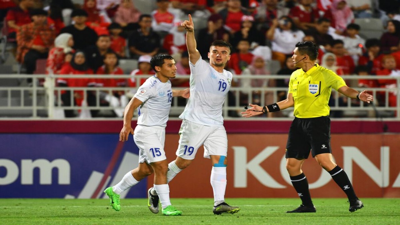 Wasit Shen Yinhao yang Tuai Kontroversi pada Laga Indonesia U-23 vs Uzbekistan. (dok.AFC)
