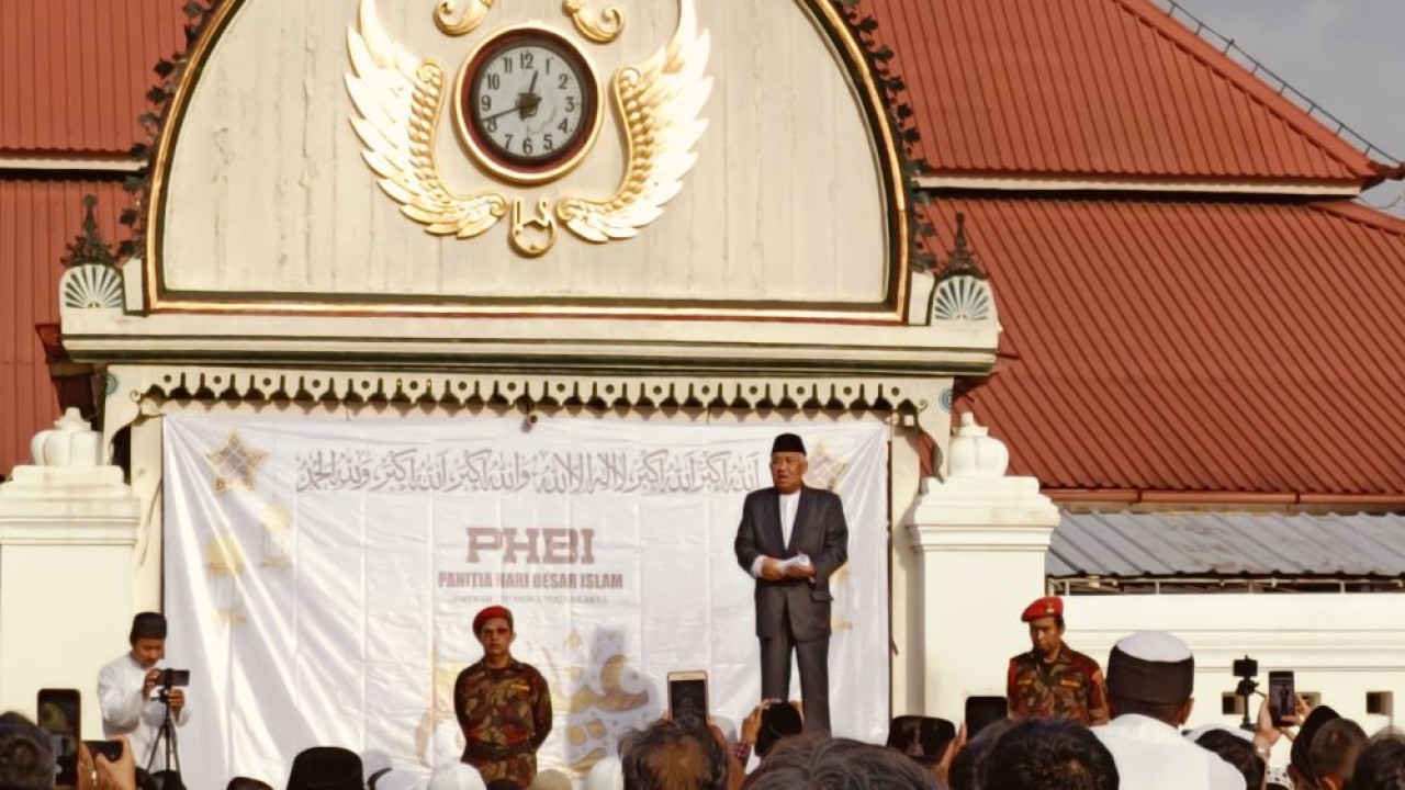 Din Syamsuddin didapuk menjadi imam dan khatib salat Idulfitri 1445 Hijriah di Masjid Gedhe Kauman Yogyakarta, pada Rabu (10/4/2024). (Foto: Nusantaratv.com)