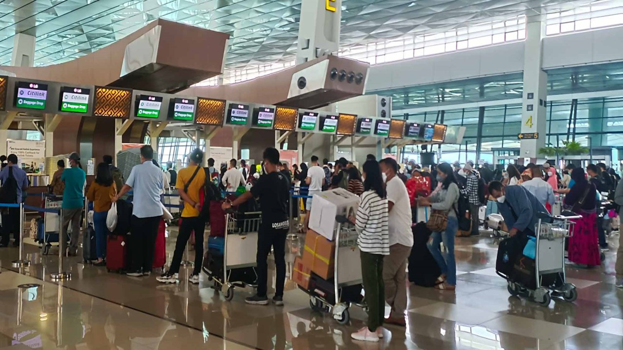 Antrean penumpang pada pemeriksaan barang bawaan di Bandara/ist