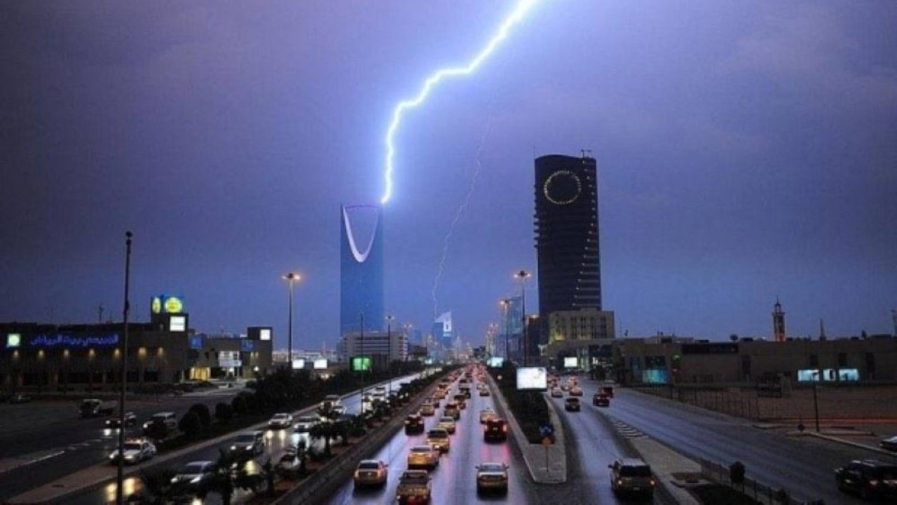 Keputusan Departemen Pendidikan Wilayah Riyadh untuk menunda kelas tatap muka didasarkan pada laporan yang diterima dari Pusat Meteorologi Nasional tentang perkiraan cuaca buruk disertai hujan. (Foto: Saudi Gazette)