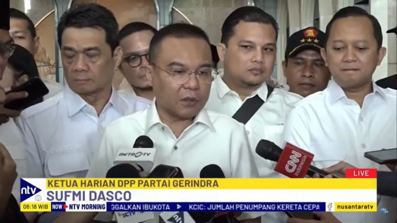DPP Partai Gerindra, Sufmi Dasco memberikan keterangan pers terkait isu Prabowo akan menambah jumlah kementerian