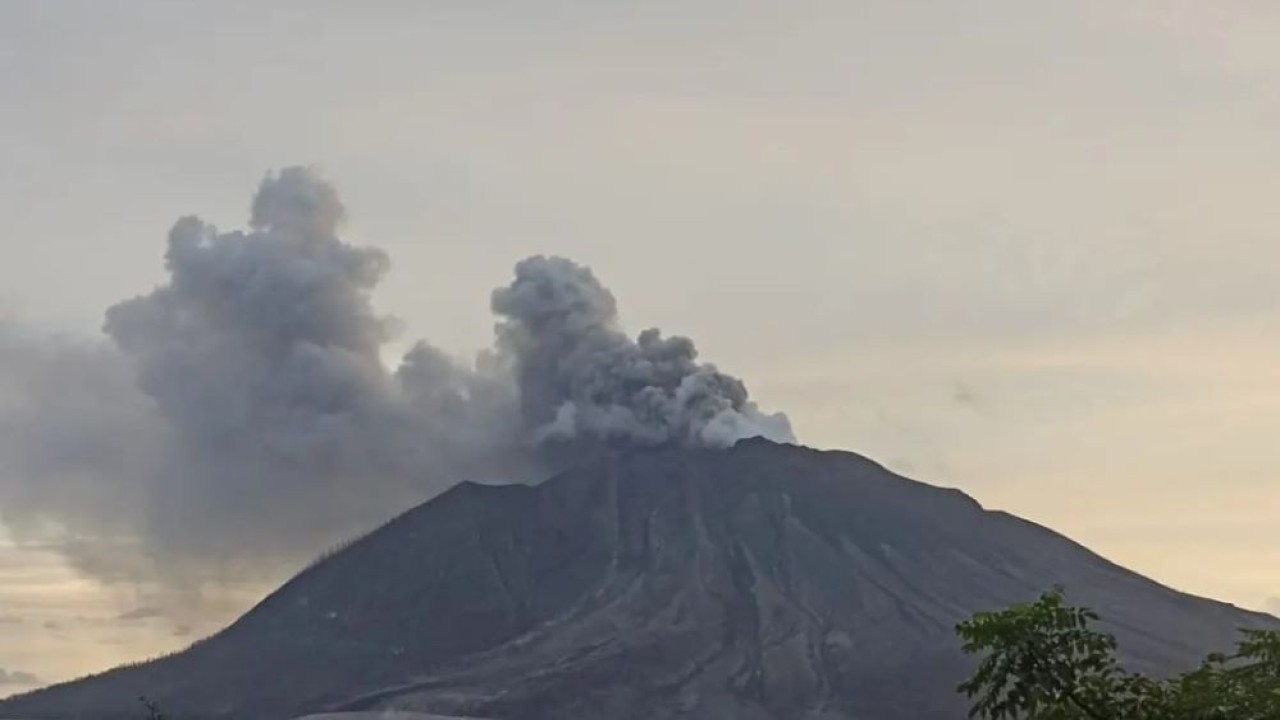 BNPB menargetkan dalam 3 hari semua korban Gunung Ruang dievakuasi. (Foto: BPBD Kabupaten Sitaro)