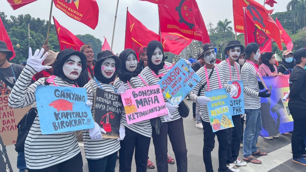 Aksi para buruh memperingati May Day 2024 di kawasan Patung Kuda, Jakarta Pusat.