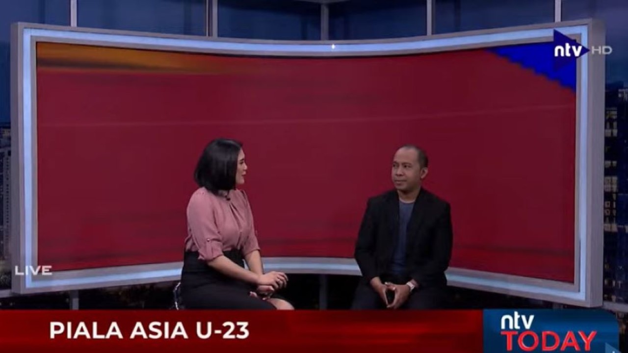 Analis sepak bola, Rais Adnan, saat menjadi narasumber di program NTV Today di Nusantara TV, Jumat (3/5/2024).
