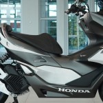 Karya inspiratif modifikasi sepeda motor Honda PCX160 yang cocok untuk berbagai gaya hidup.-1715571050