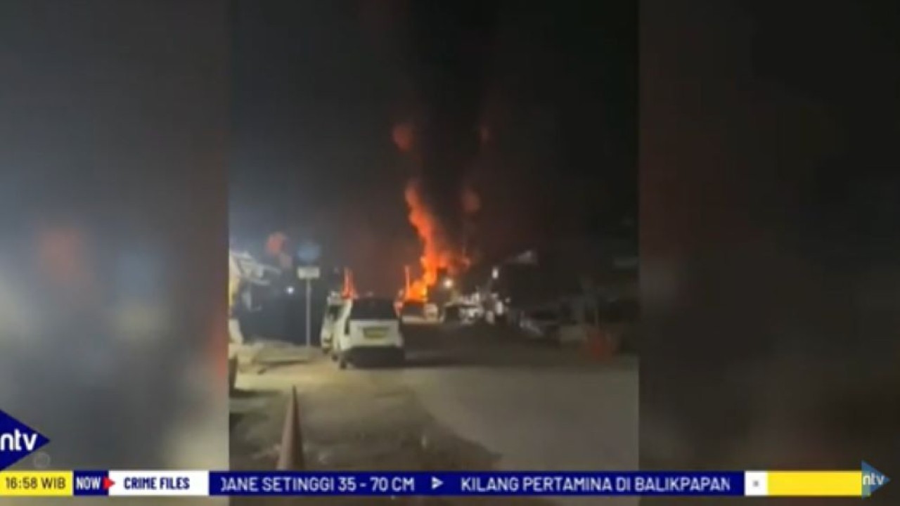 KKB menembaki warga dan membakar sejumlah sekolah di Kabupaten Paniai, Papua Tengah.