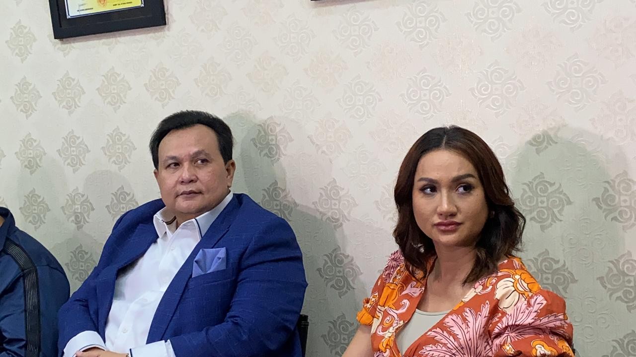 Minola Sebayang dan Tengku Dewi