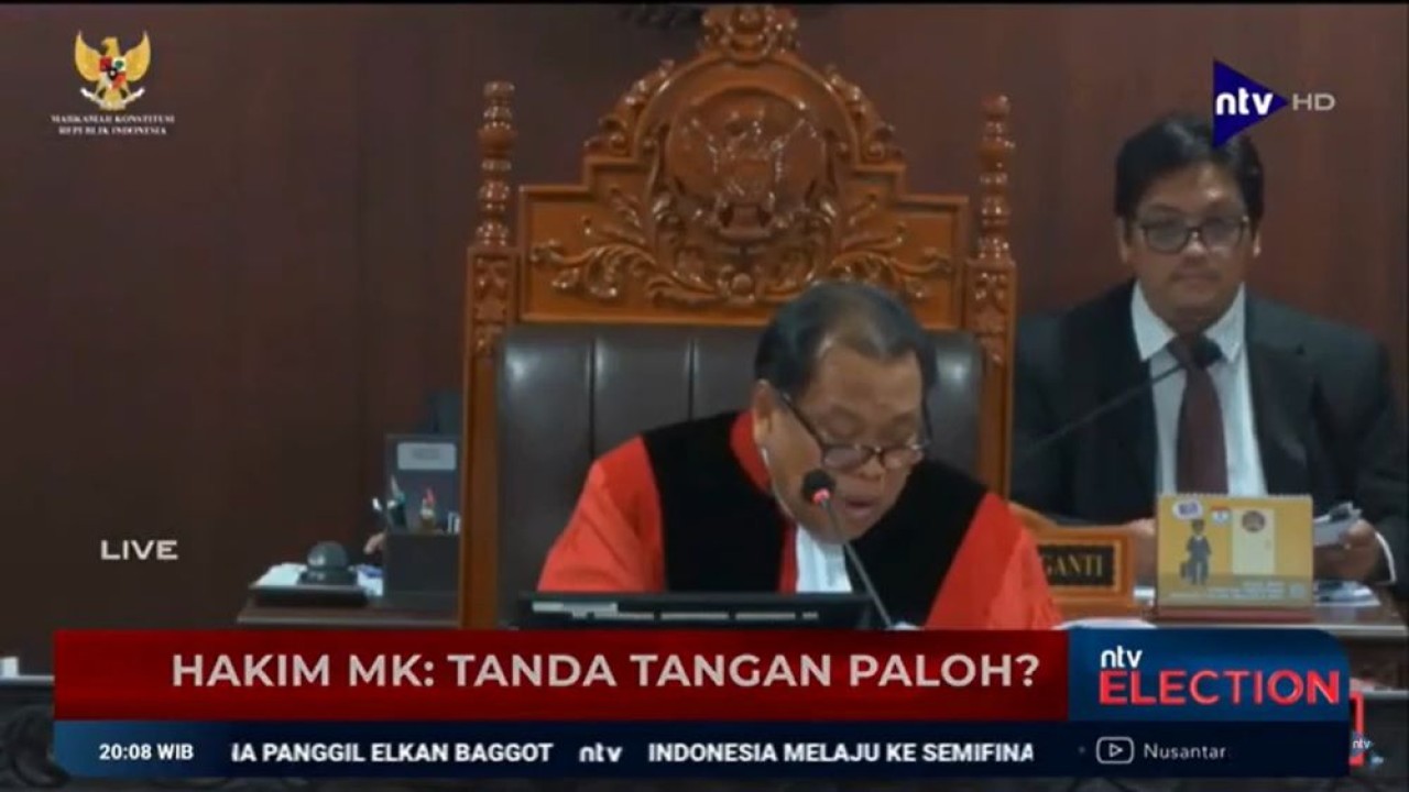 Hakim Konstitusi Arief Hidayat saat memipin sidang sengketa Pileg 2024 di MK