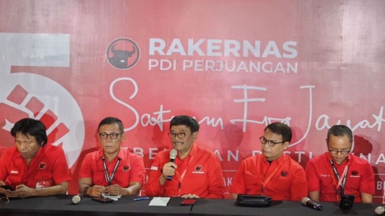Ketua Steering Committee (SC) Rakernas V PDI Perjuangan Djarot Saiful Hidayat saat konferensi pers sebelum pembukaan Rapat Kerja Nasional (Rakernas) V PDI Perjuangan di Beach City International Stadium Ancol, Jakarta, Jumat (24/5/2024). (Foto: ANTARA/HO-PDIP)