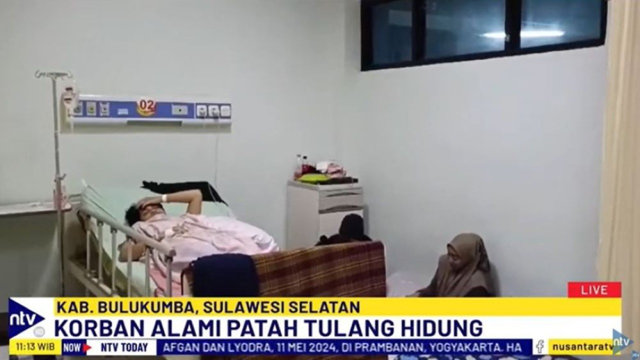 Seorang pelajar di Kabupaten Bulukumba, Sulawesi Selatan, dilarikan ke RSUD Andi Sulthan Daeng Radja Kabupaten Bulukumba akibat diduga dianiaya oknum polisi.