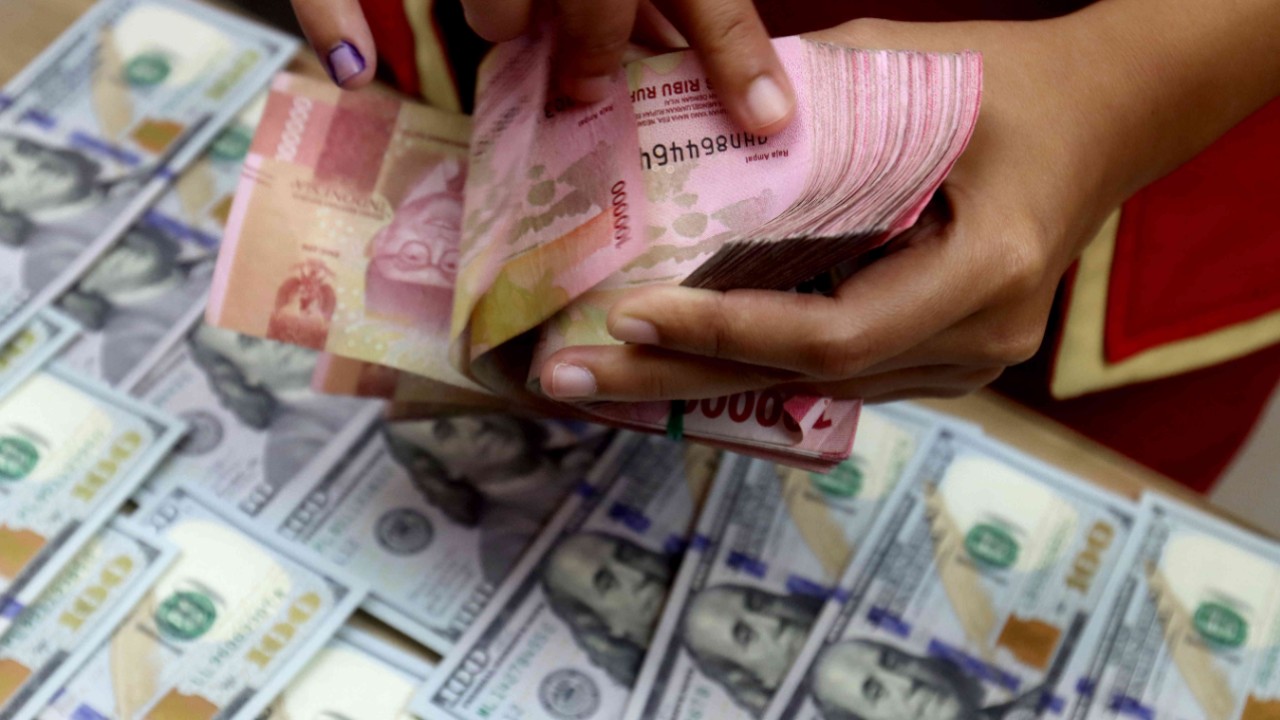 Mata uang Rupiah dan Dolar AS/ist