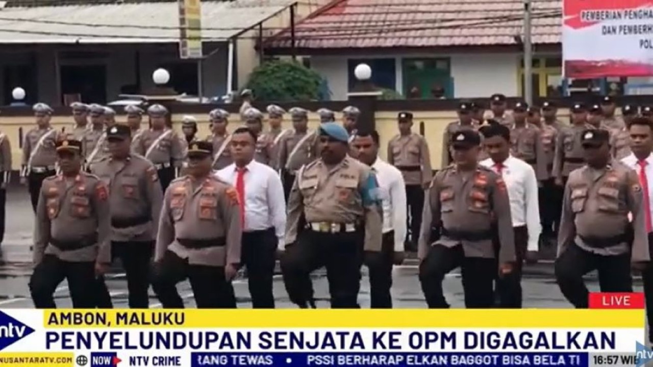 10 personil Polsek Kawasan Pelabuhan Yosudarso (KPYS) Ambon diberi penghargaan dari Mabes Polri pada Senin (6/5/2024).