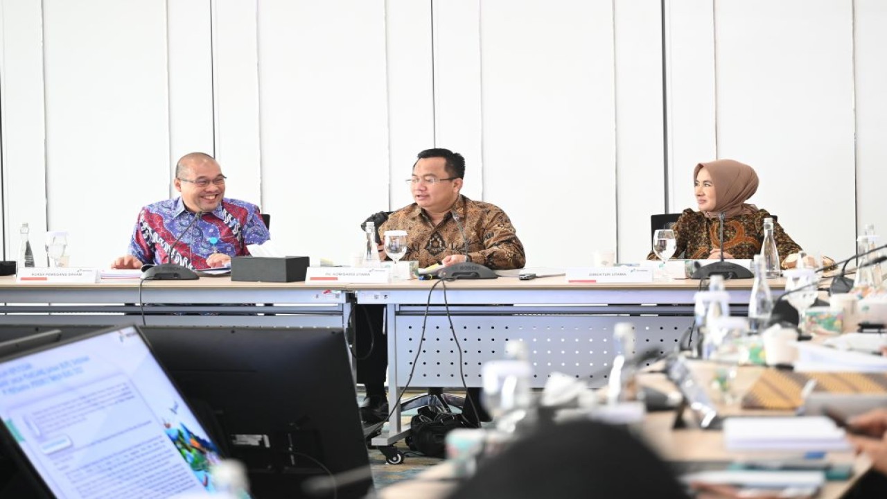 Direktur Utama Pertamina Nicke Widyawati saat memberikan pemaparan pada Rapat Umum Pemegang Saham (RUPS) Tahunan Pertamina di Lantai 21 Kementerian BUMN, Jakarta, Senin (10/06/2024)/istimewa