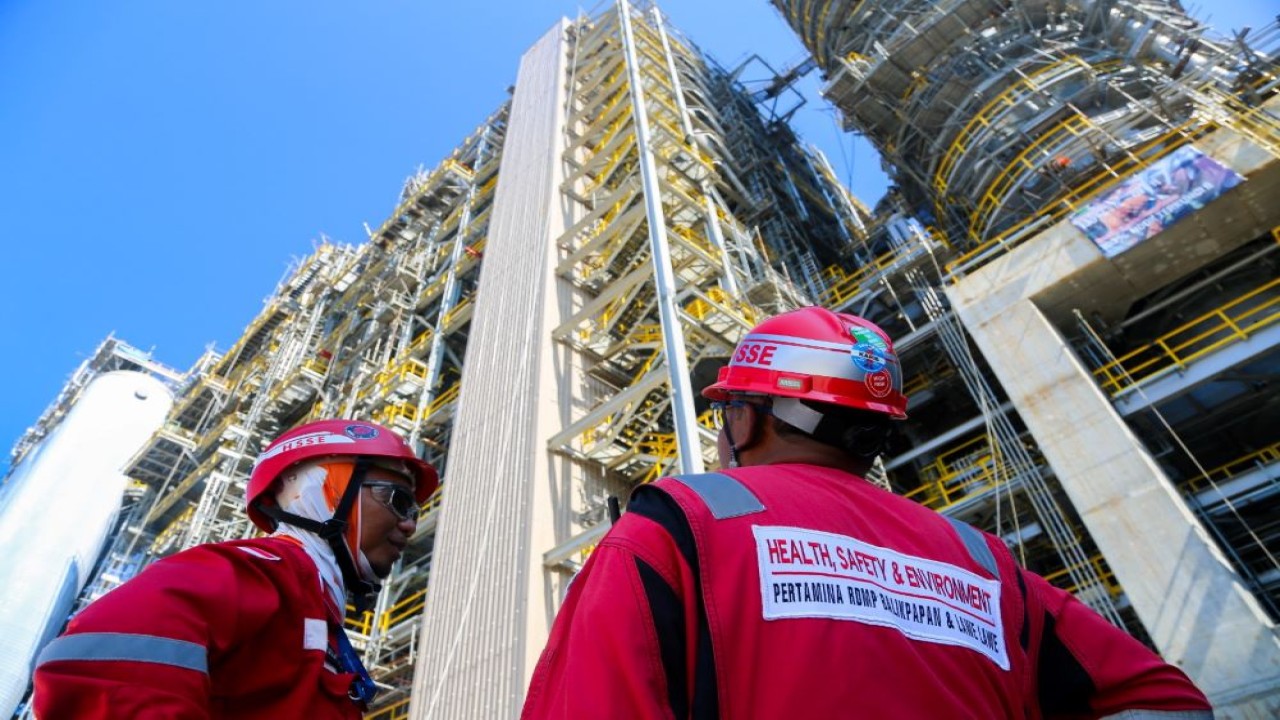 Pekerja HSSE Pertamina menjaga proses pembangunan Refinery Development Masterplan (RDMP) Kilang Pertamina, RDMP menjadi salah satu program dengan serapan TKDN/istimewa