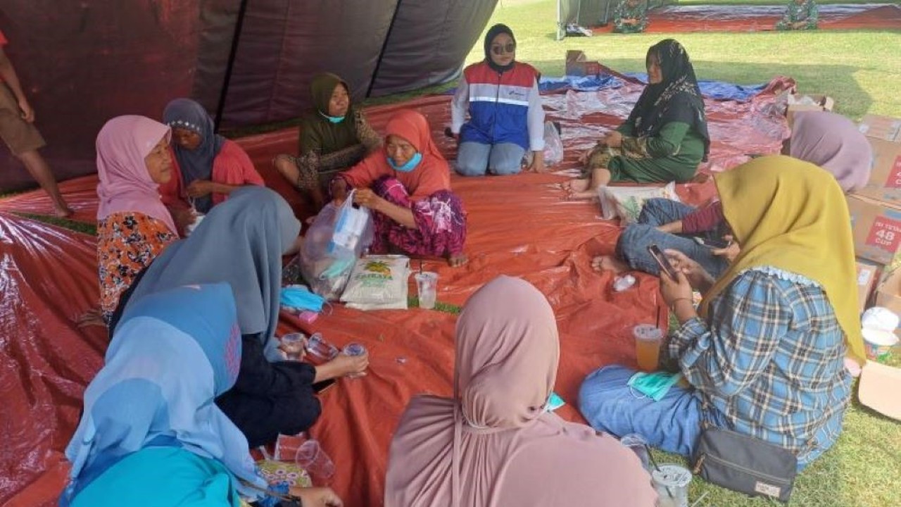 PT Pertamina Patra Niaga melalui Terminal BBM Tuban gerak cepat menangani kebocoran pipa yang terjadi pada pukul 02.00 WIB dini hari Senin (10/6/2024). (Foto: Dok/Pertamina)