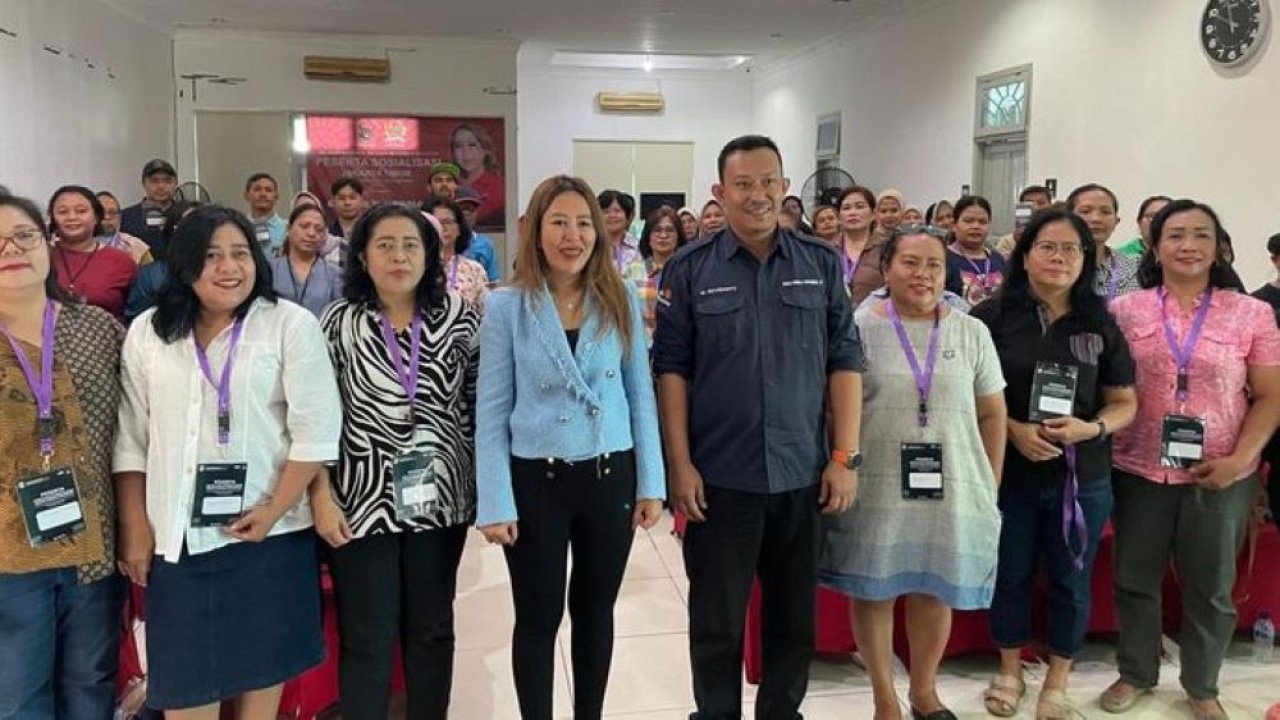 Anggota Komisi VI DPR RI dari Fraksi PDI Perjuangan Sondang Tampubolon berkolaborasi Kemenkop UKM menggelar Sosialisasi Formalisasi Usaha Mikro Strategis, pada Senin (10/6/2024).