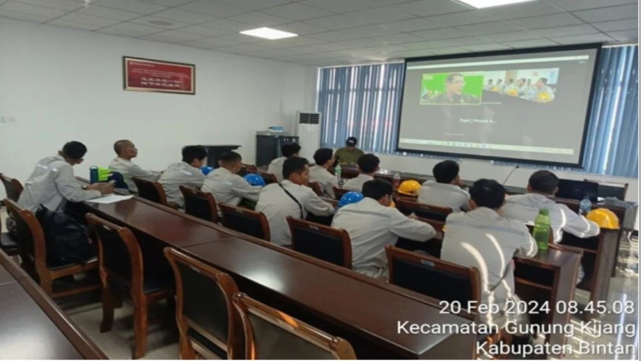 Para pekerja PT. Bintan Alumina Indonesia (BAI) di Provinsi Kepulauan Riau (Kepri) mengikuti pelatihan K3 yang disertifikasi oleh PT. Davai Karya Pratama/istimewa