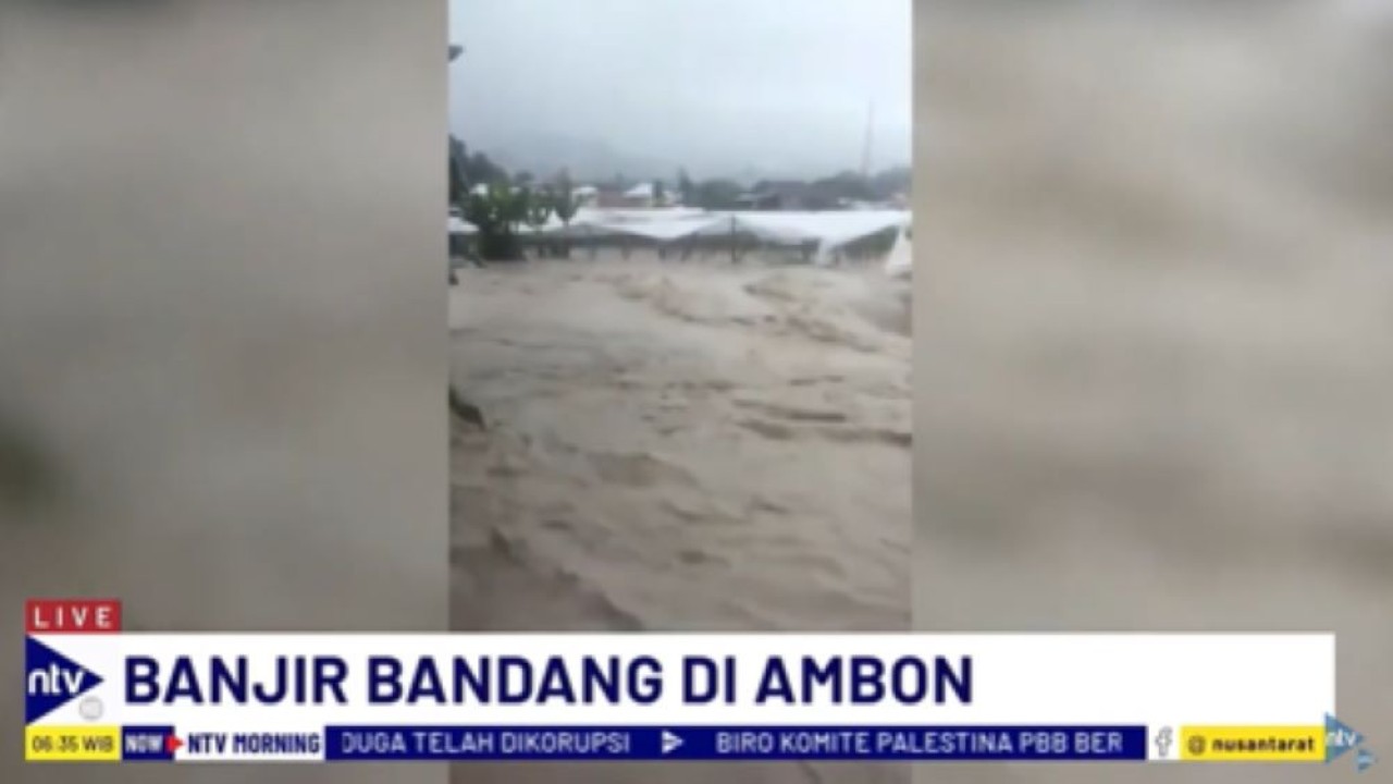 Banjir bandang dengan ketinggian air lebih dari 1 meter menerjang pemukiman warga Kota Ambon/tangkapan layar NTV