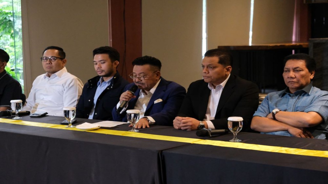 Dr. Firmanto Laksana bersama Ketua Tim Kuasa Hukum Presiden Joko Widodo, Prof. Dr. Otto Hasibuan S.H., M.M, Yakup Hasibuan dan anggota lainnya/istimewa