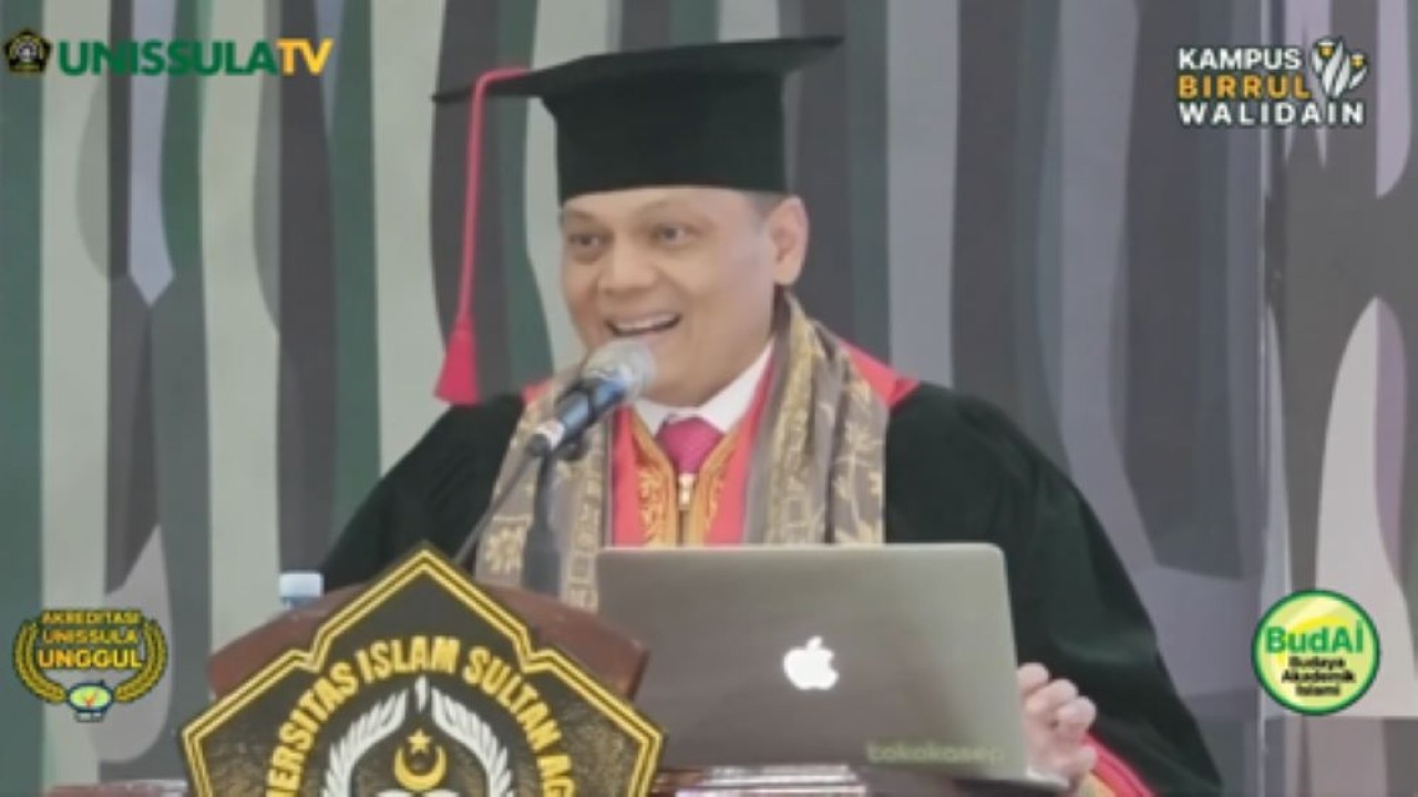 Dr. Ir. Firmanto Laksana, S.H, M.H., CLA saat menyampaikan orasi ilmiah pada penganugerahan gelar Profesor Kehormatan serta pengukuhan dirinya sebagai Guru Besar Unissula Semarang/tangkapan layar YouTube Unissula TV